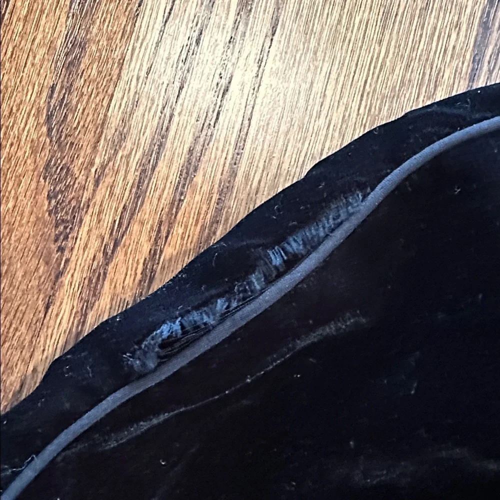 Carolina Belle Black Velvet Jacket with Gold Accents Sz XsBOGO 🖤 - Picture 4 of 4